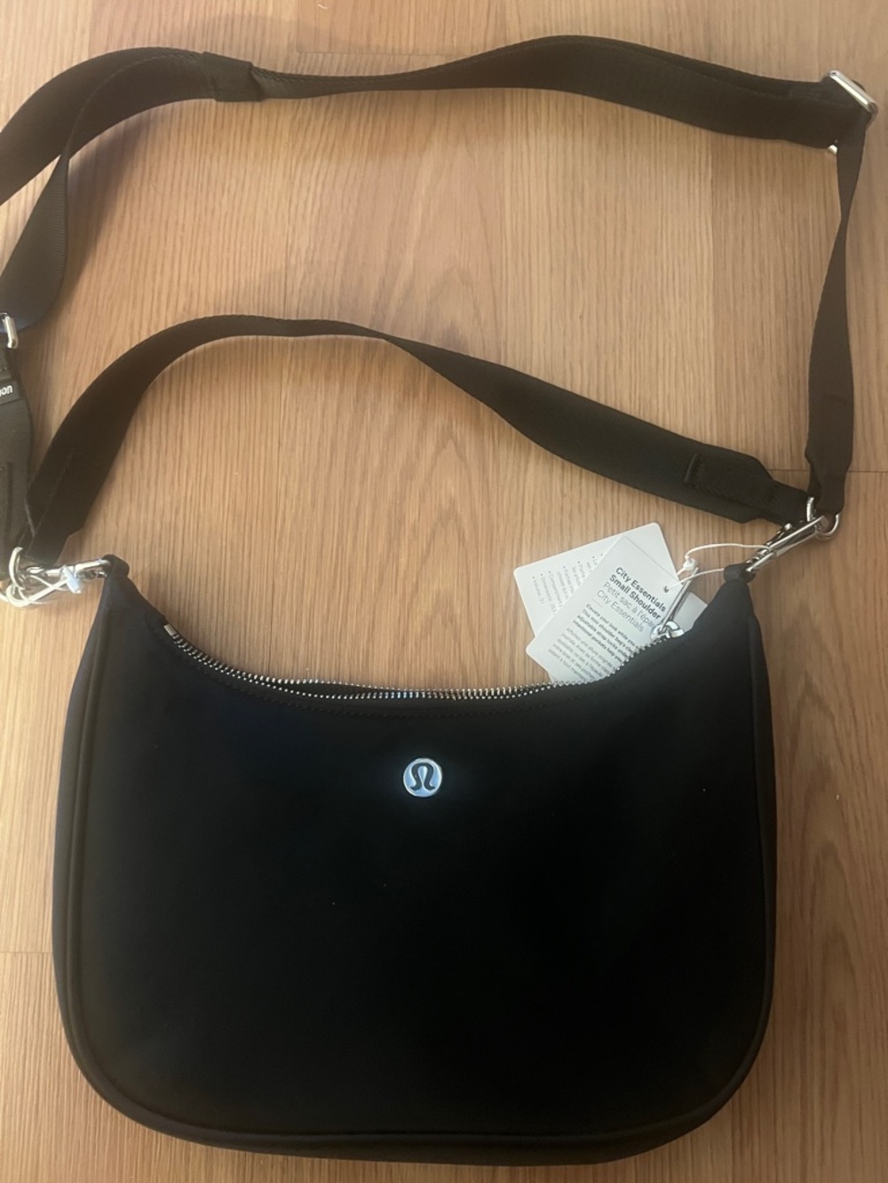 VIRAL🚨NWT LULULEMON CITY ESSENTIALS SMALL SHOULDER BAG-2 STRAPS🚨